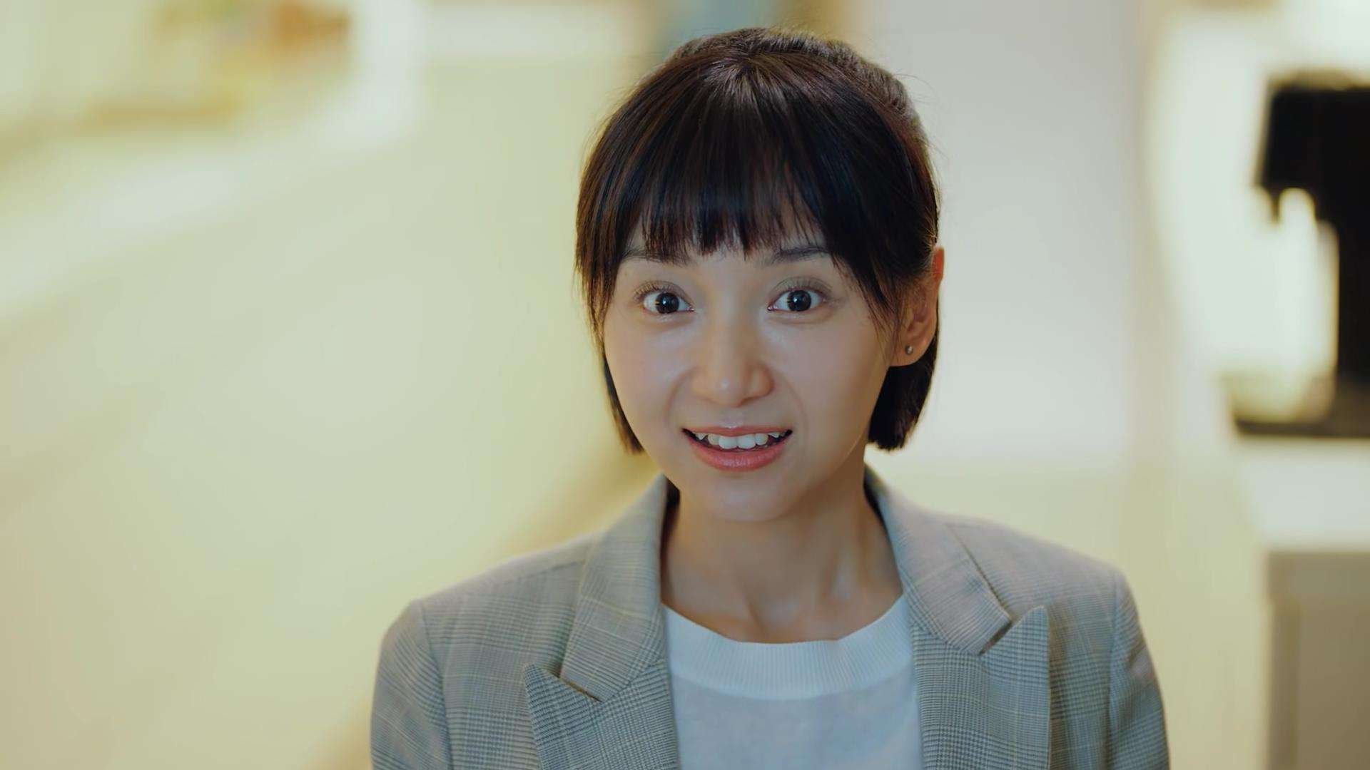 “青少年足球运动员代表队亮相国际比赛场，展现风采”，青少年足球冠军